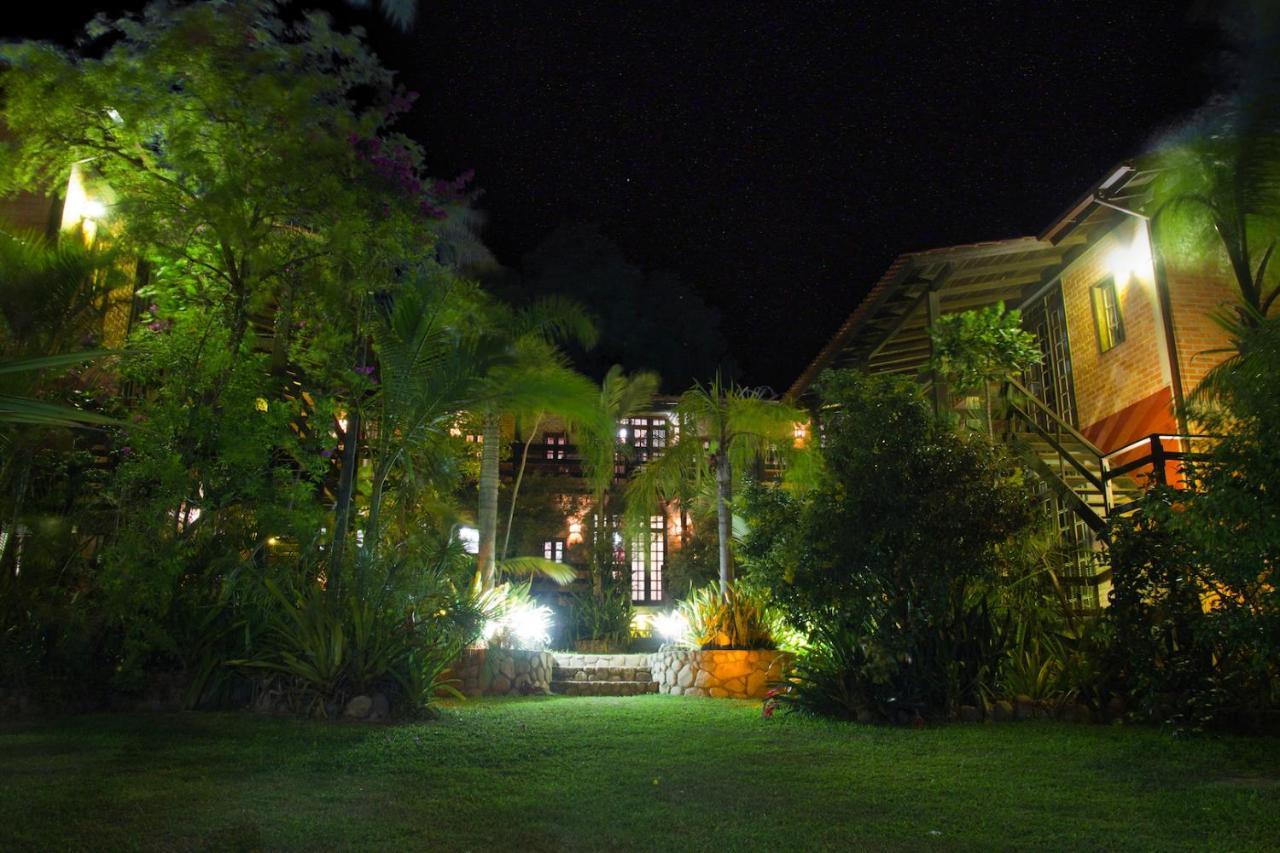 Pousada Além do Jardim Praia do Rosa Exterior foto